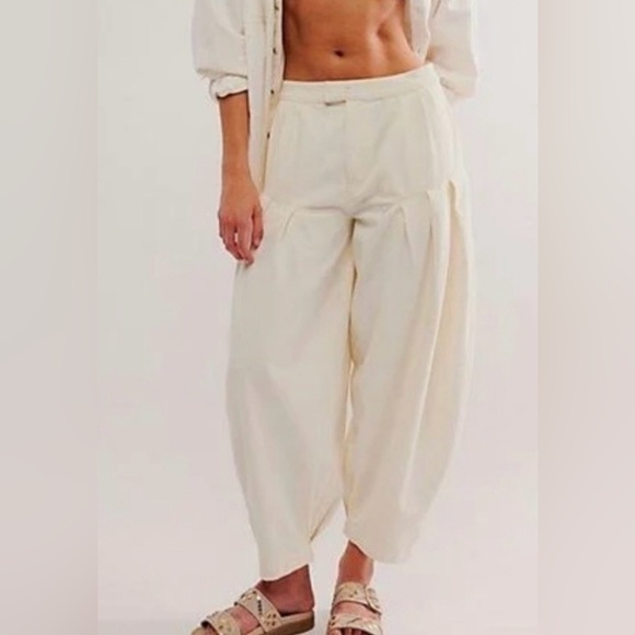 Free People Pants - NWT Free People Sarina Pleated Trousers-Size 8